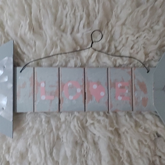 Rustic 'Love' arrow wall hanging - Picture 4 of 4